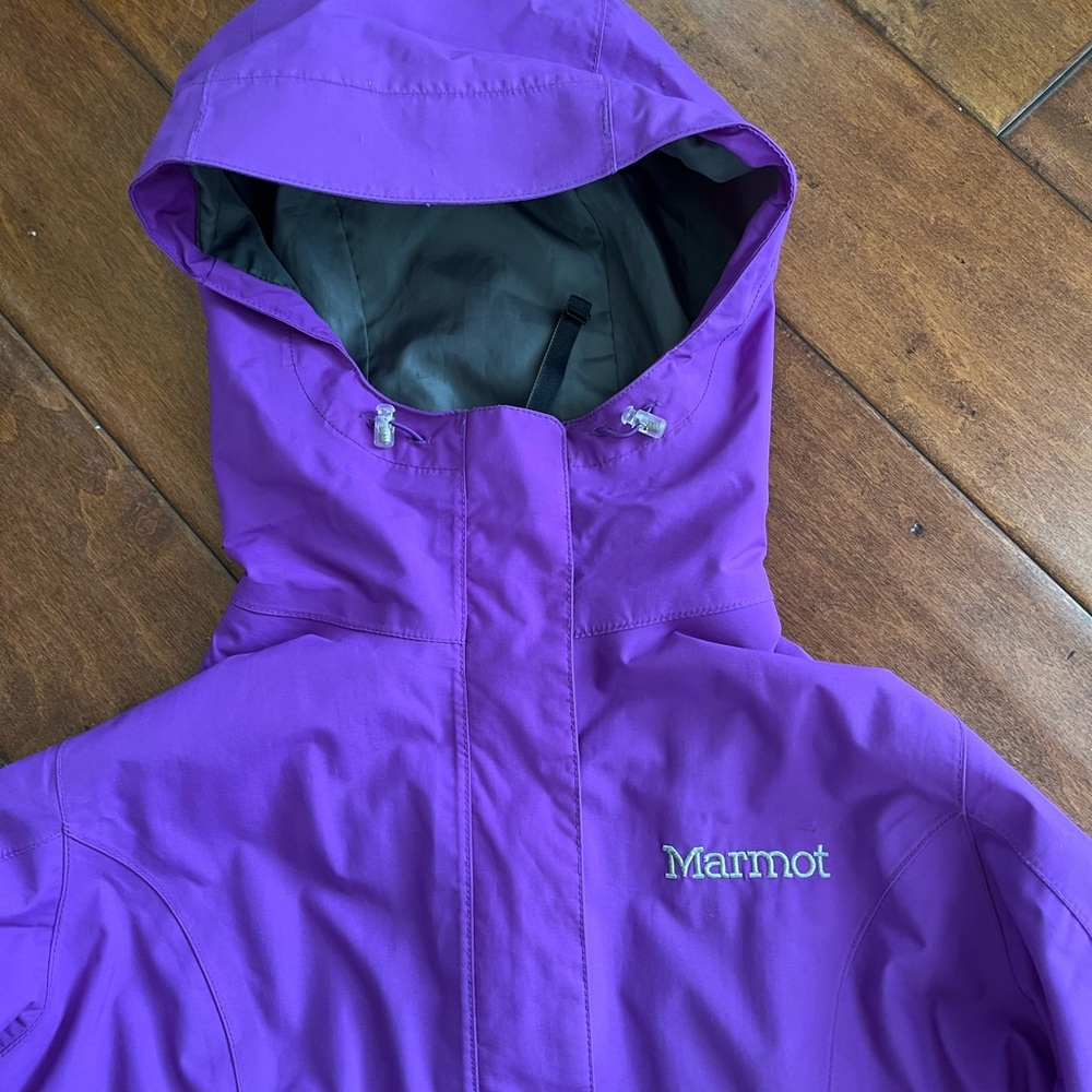 Marmot Purple Raincoat with Hood and Water-Resistant Shell